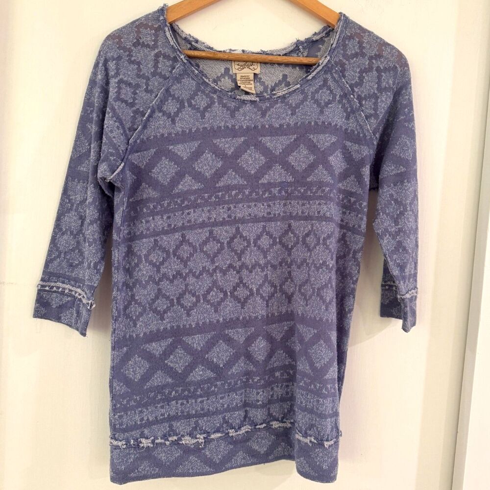 Eyelash Couture Blue geometric Print 3/4 Sleeve Top Frayed Hem Round Neck Size L